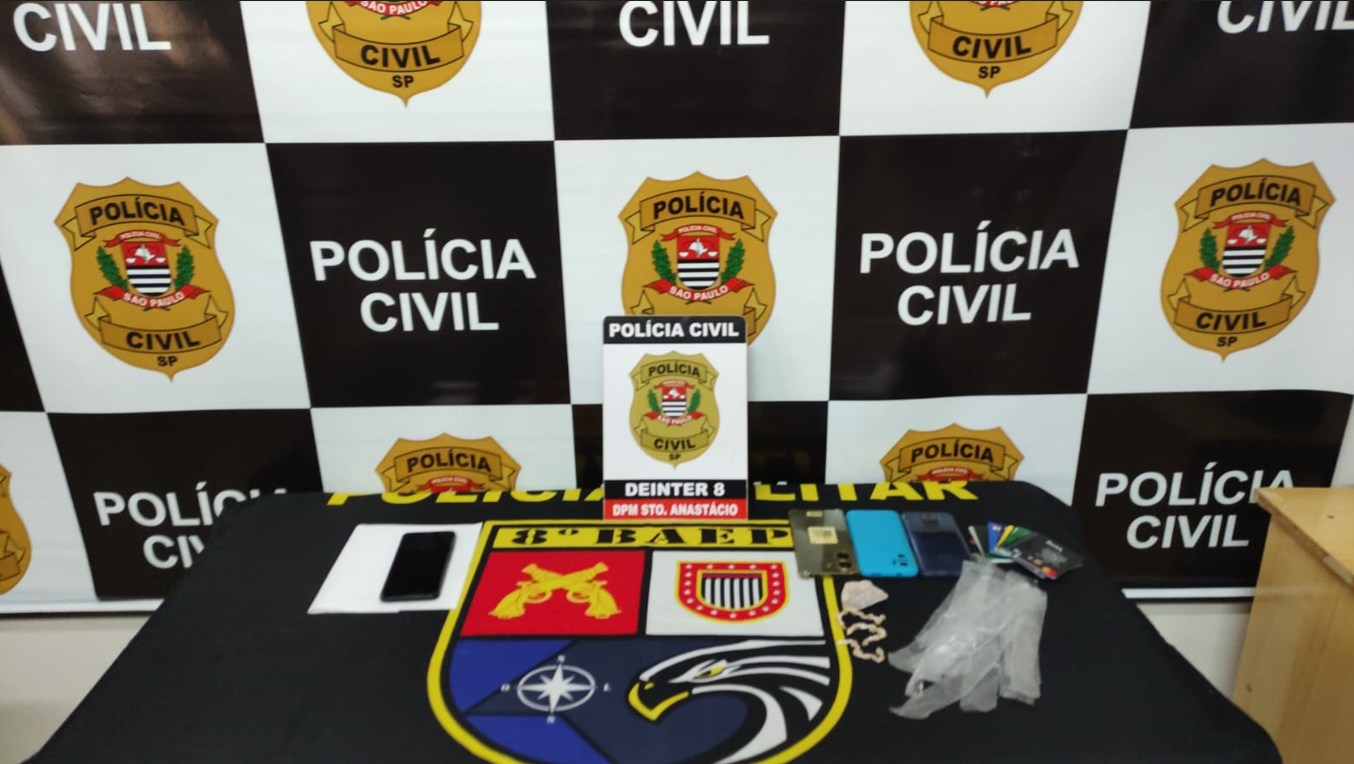 Polícia prende suspeito com 25 pedras de crack e apreende 18 cartões de crédito