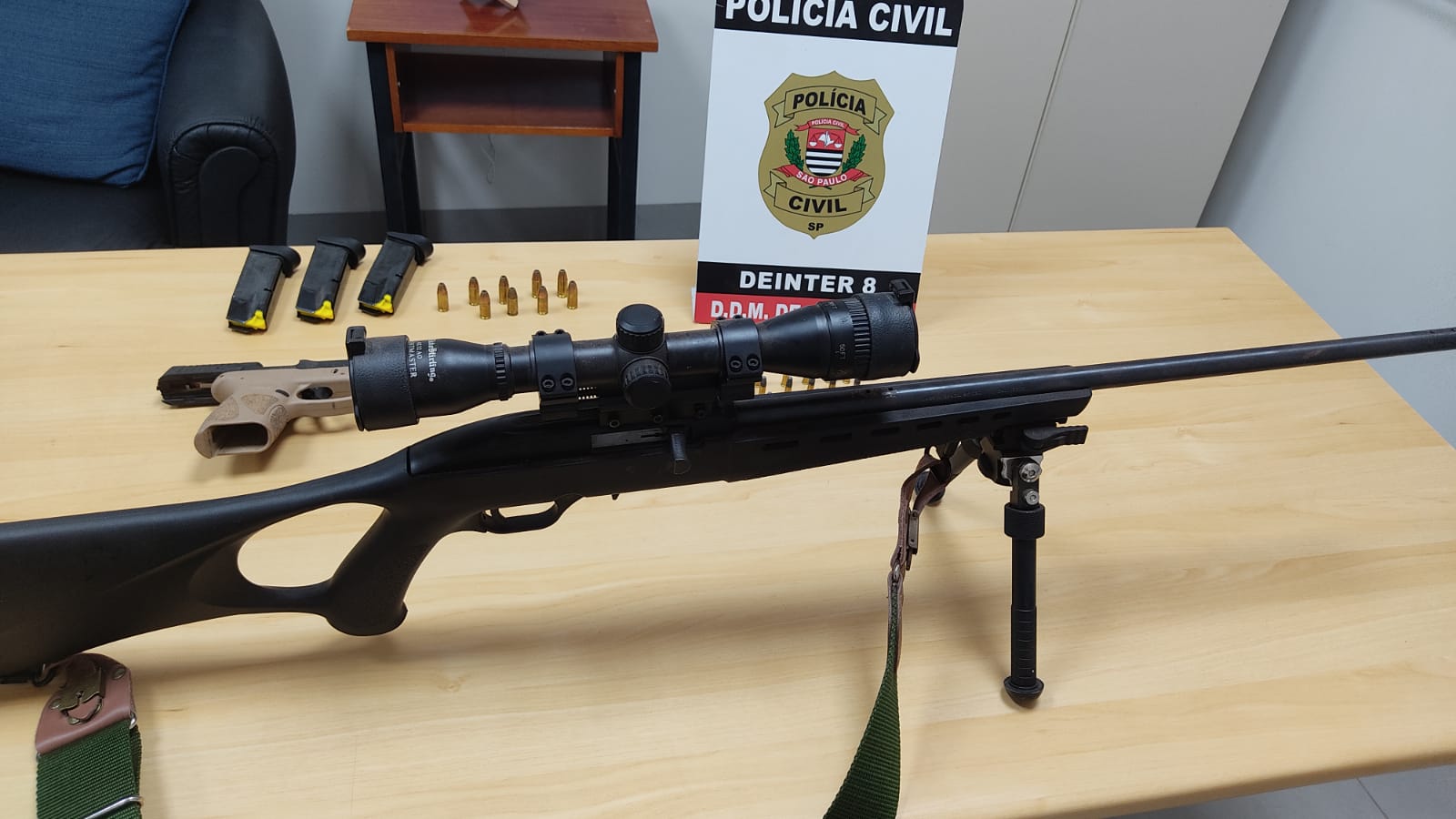 Polícia apreende armas com suspeito de ameaçar ex-namorada