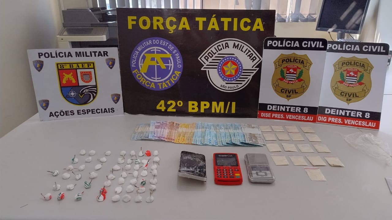 Polícia prende homem de 23 anos com 71 porções de cocaína já embaladas