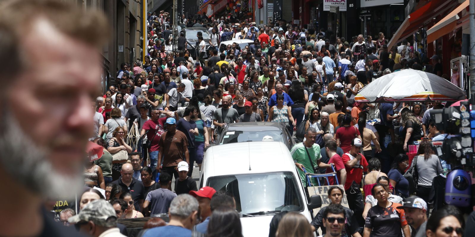 Hora trabalhada de pessoa branca vale 67,7% mais que a de negros