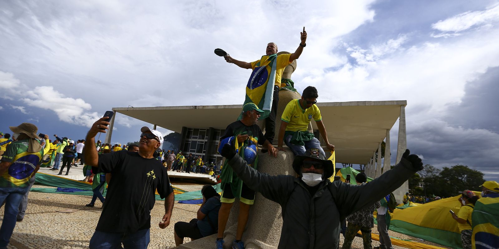 Caminhos da Reportagem relembra ataques de 8 de janeiro de 2022