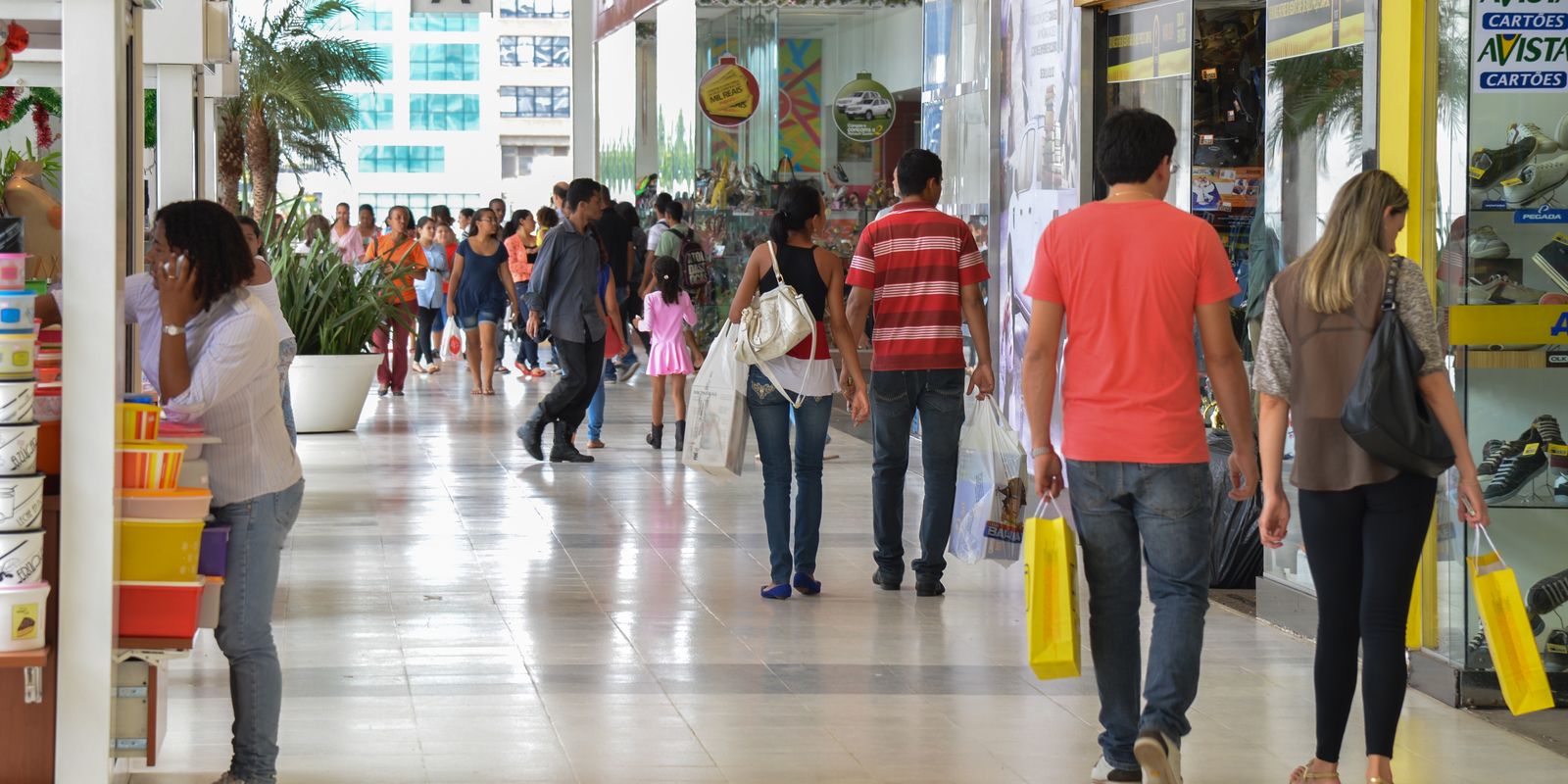 Comércio cresce 0,5% em fevereiro e atinge maior patamar da história