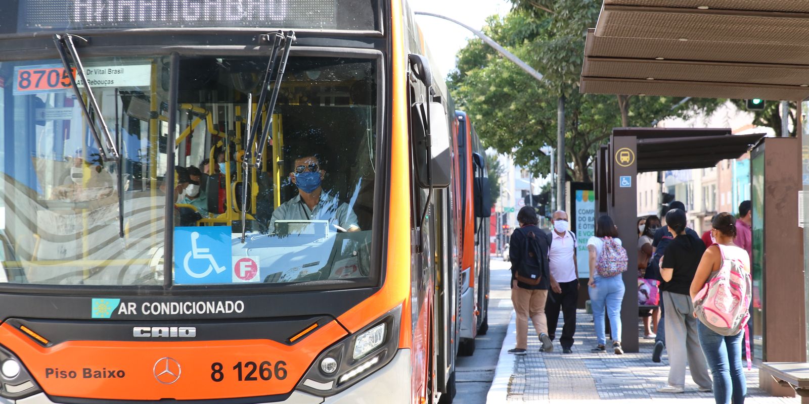 Setor de serviços recua 0,9% em novembro, influenciado por transporte