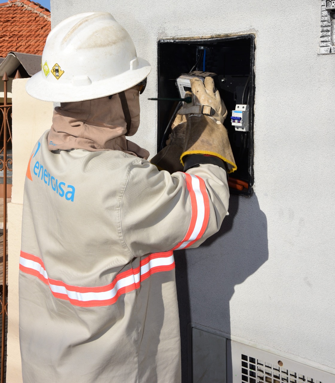 Energisa anuncia prejuízo de R$ 3,7 milhões em ligações clandestinas em 2024. Valor será rateado entre consumidores