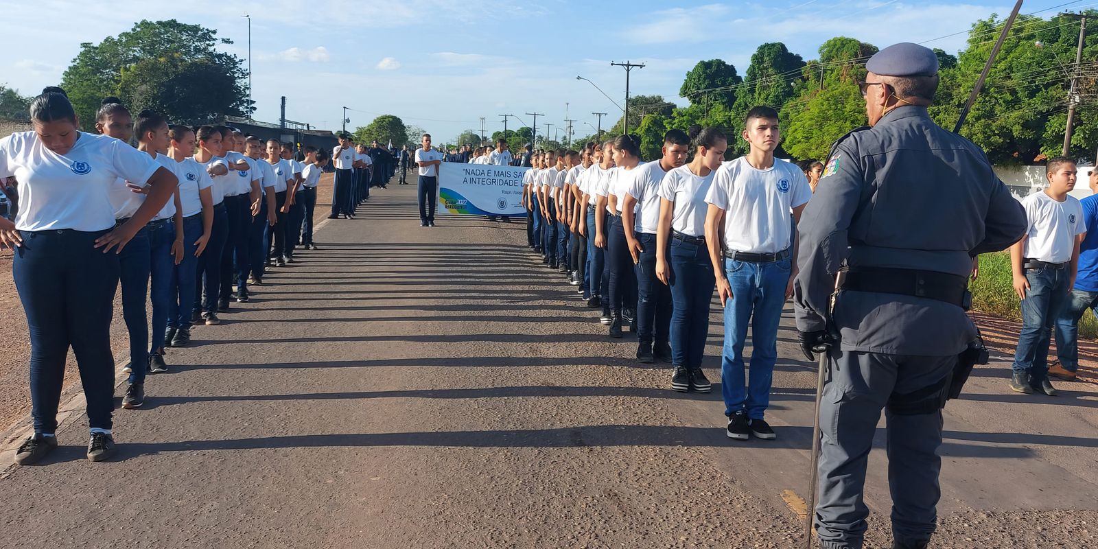 Governo de SP insiste em adotar modelo educacional cívico-militar