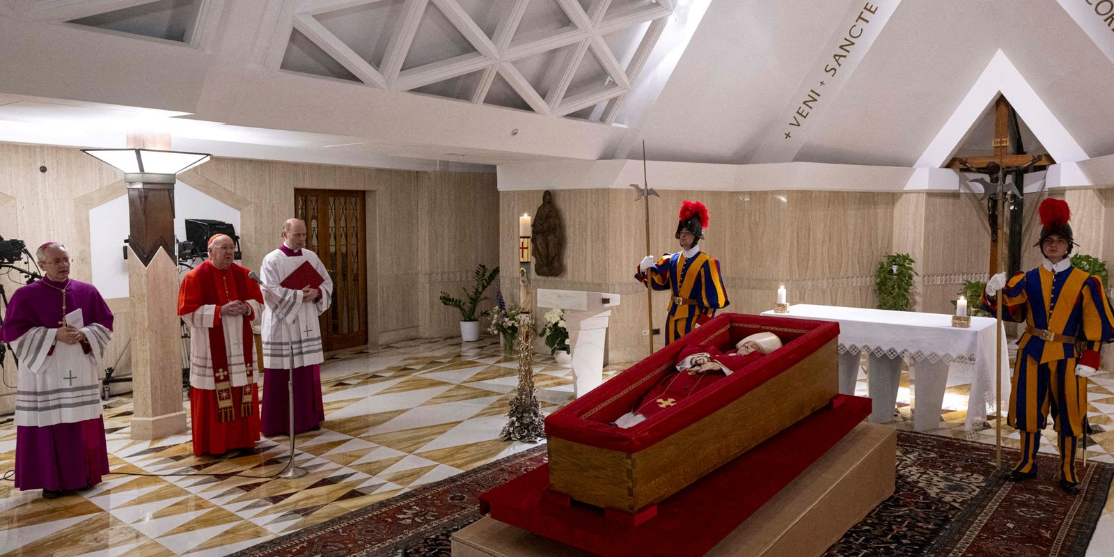 Ministros e parlamentares acompanham Lula na despedida do papa em Roma