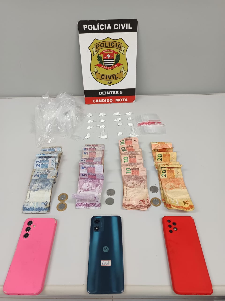 Casal é preso em Cândido do Mota com celulares furtados e drogas