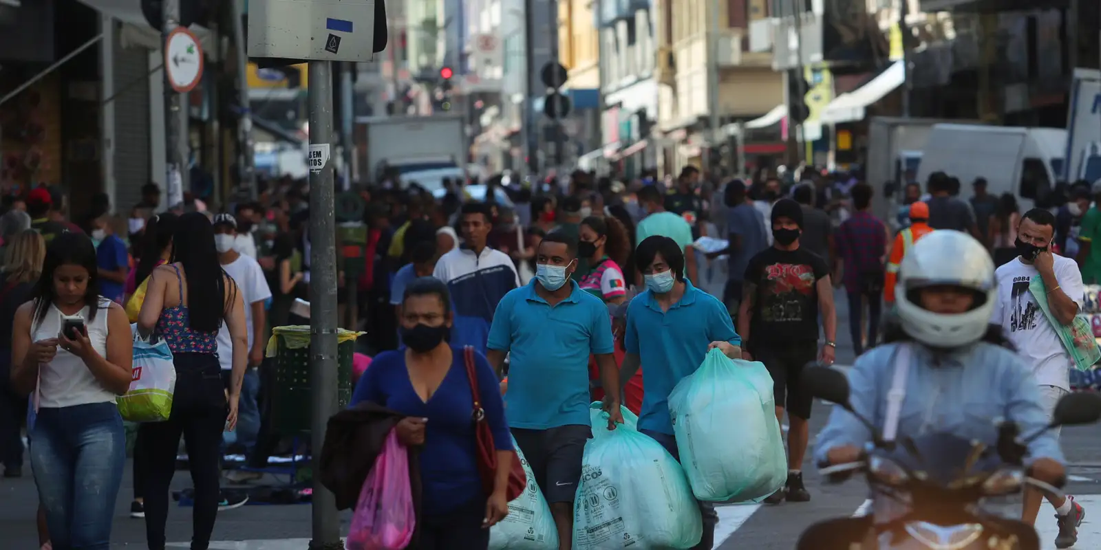 SP: comércio deve faturar 5,4% no Dia das Mães em 2025, diz Fecomércio