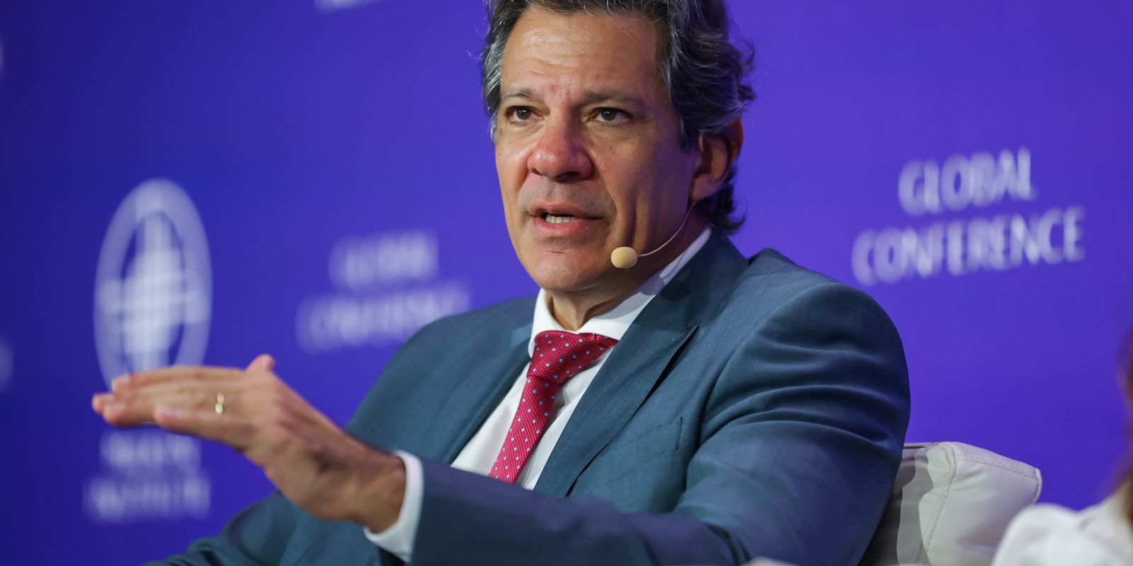 Vale a pena revisar IOF para evitar especulações, diz Haddad