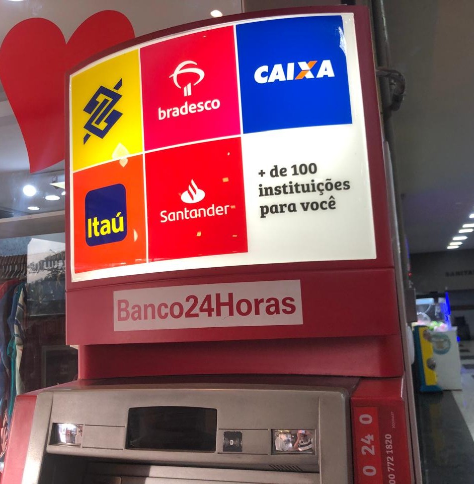 Santander fecha agência e deixa opção de saque apenas em caixa 24 horas