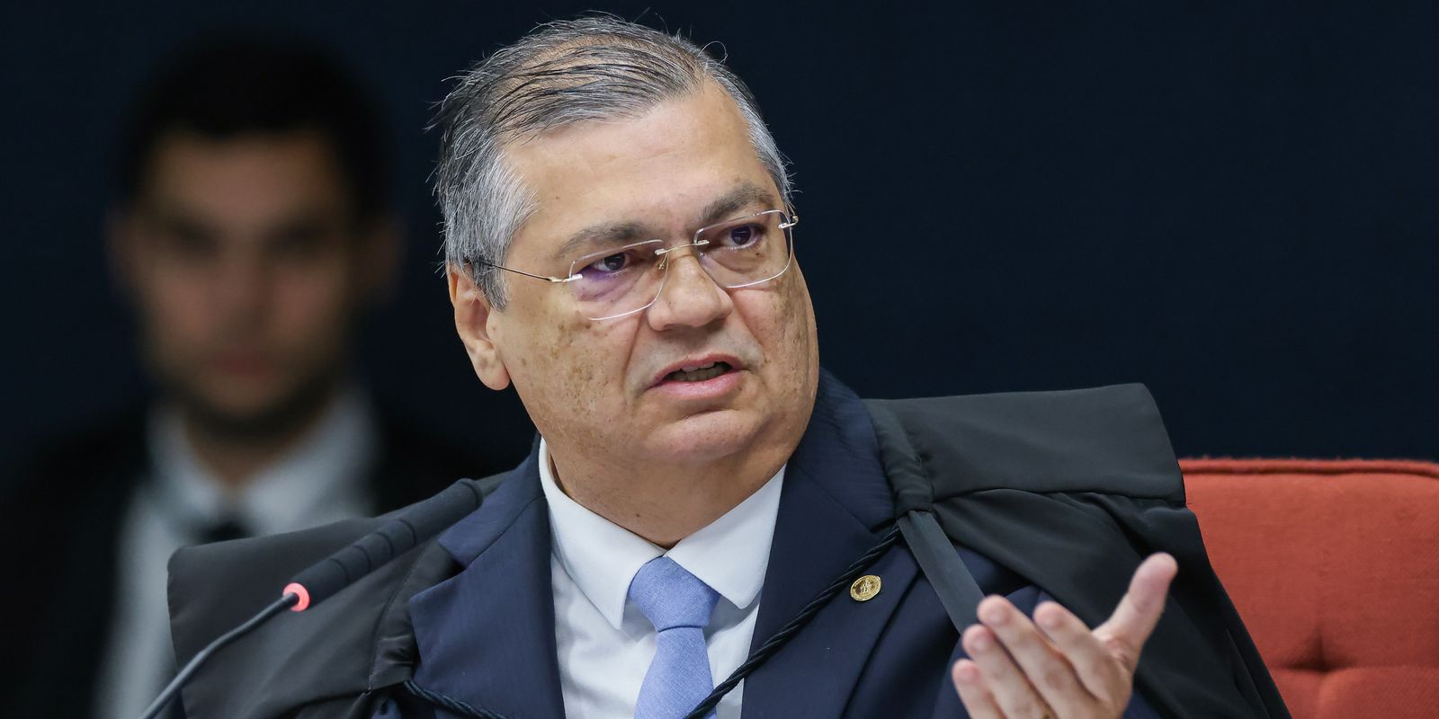 Dino suspende multa de R$ 1 milhão por dia contra professores do DF
