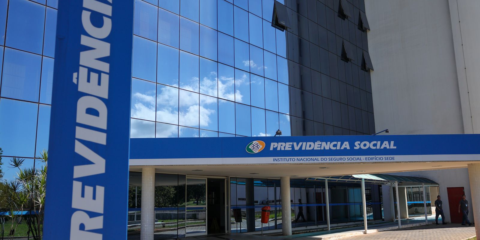 INSS afasta 4 servidores por suposta ligação com descontos ilegais