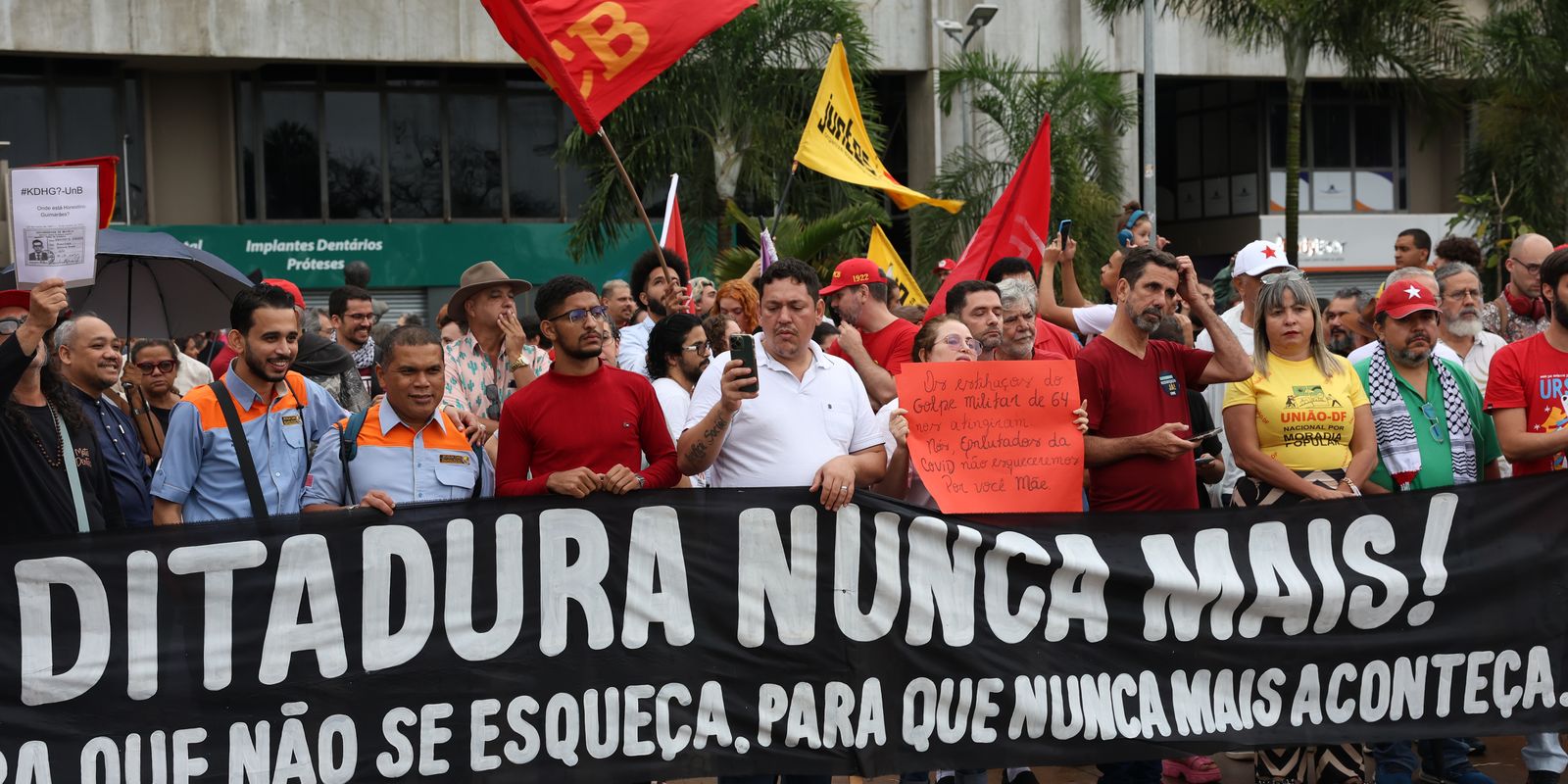 Número de autocracias supera o de democracias no mundo, diz estudo
