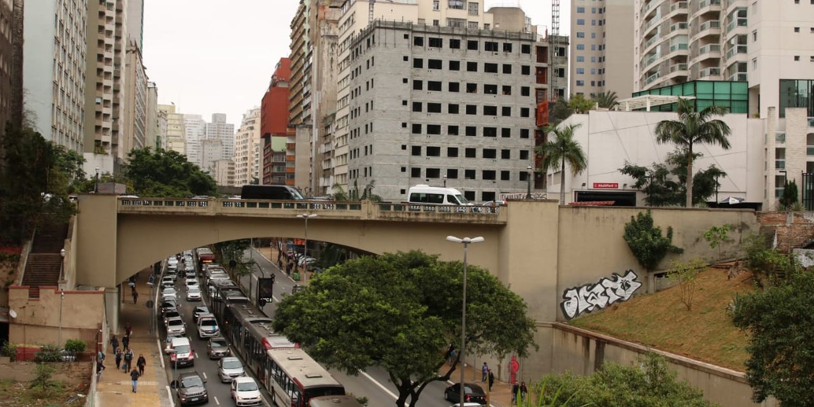 Trânsito e serviços de São Paulo mudam neste feriado de 9 de julho