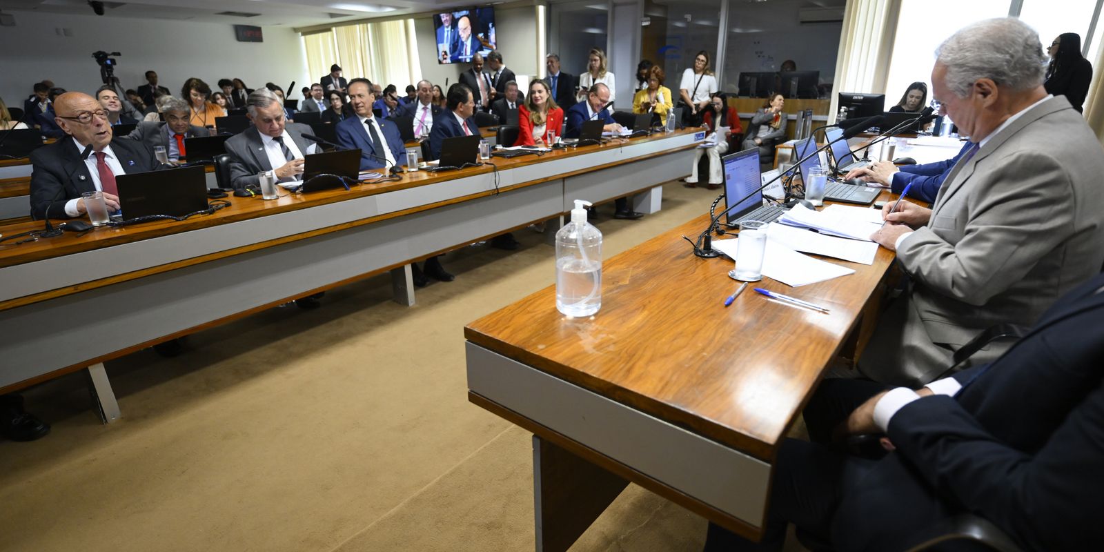 Câmara demora e Comissão do Senado aprova isenção do IR até R$ 5 mil
