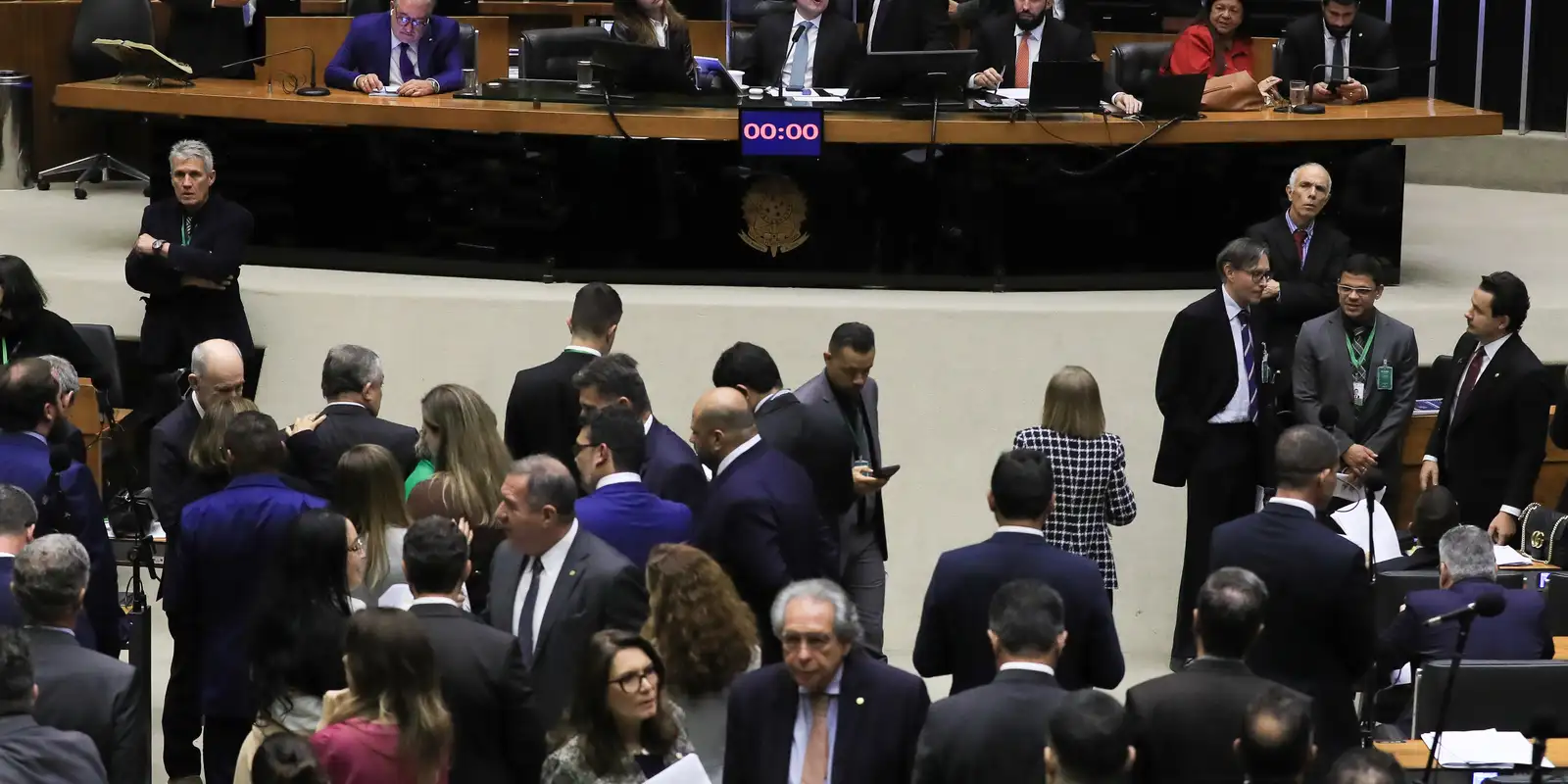 Câmara aprova projeto que tipifica o crime de domínio de cidades