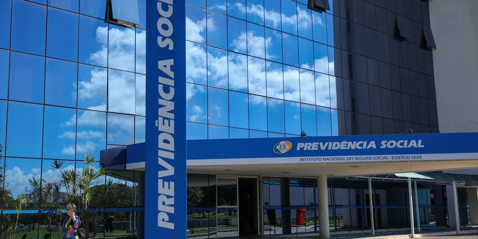 Dino vota para anular regra que reduziu aposentadoria por invalidez