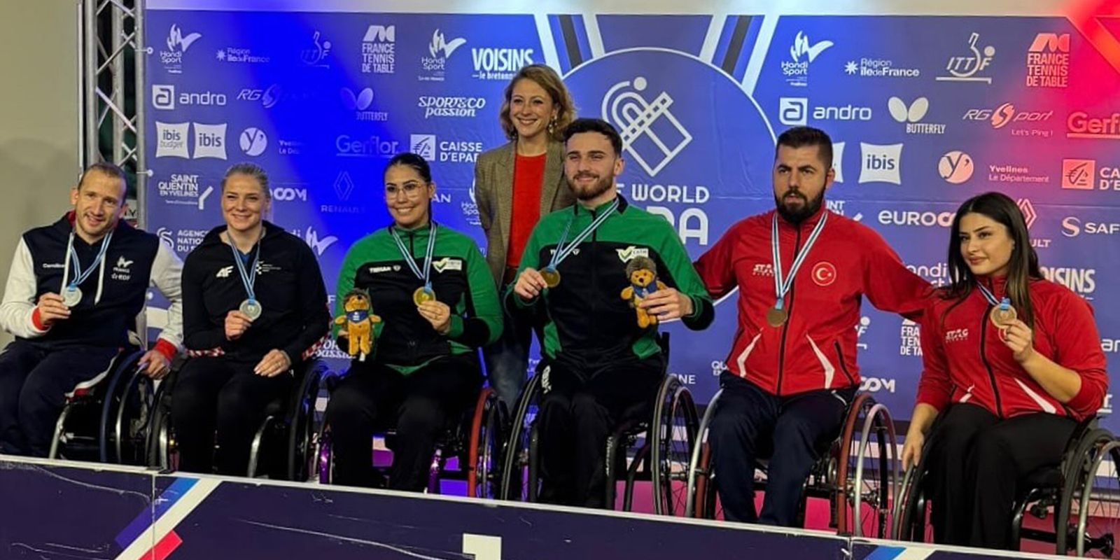 Tênis de mesa paralímpico: Thaís Severo leva ouro e prata na França