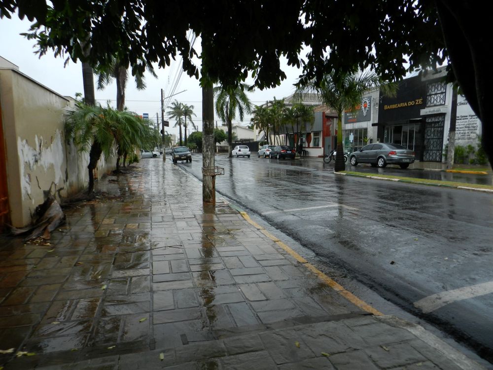 Chuvas, trovoadas e ventos fortes despejam 13mm de água em Rancharia, até as 10h