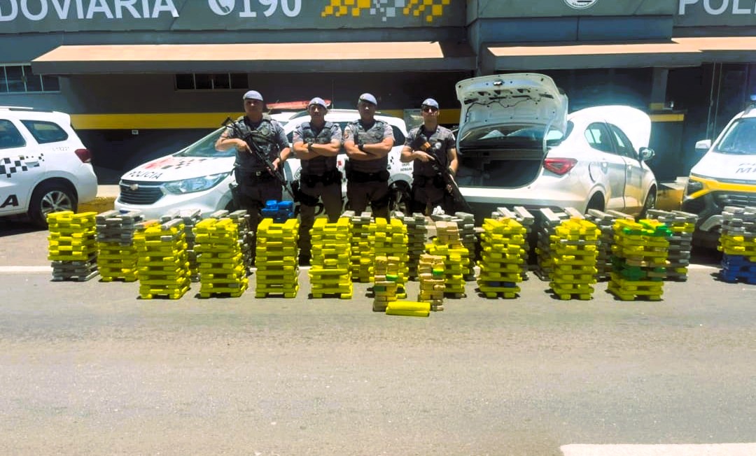 Policiais de Rancharia interceptam veículo roubado e apreendem cerca de 600kg de maconha