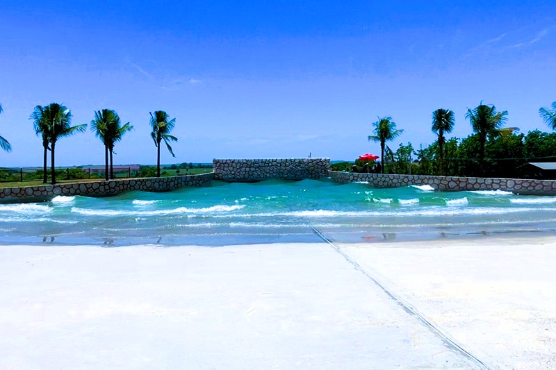 Uma praia com “ondas”, longe do mar