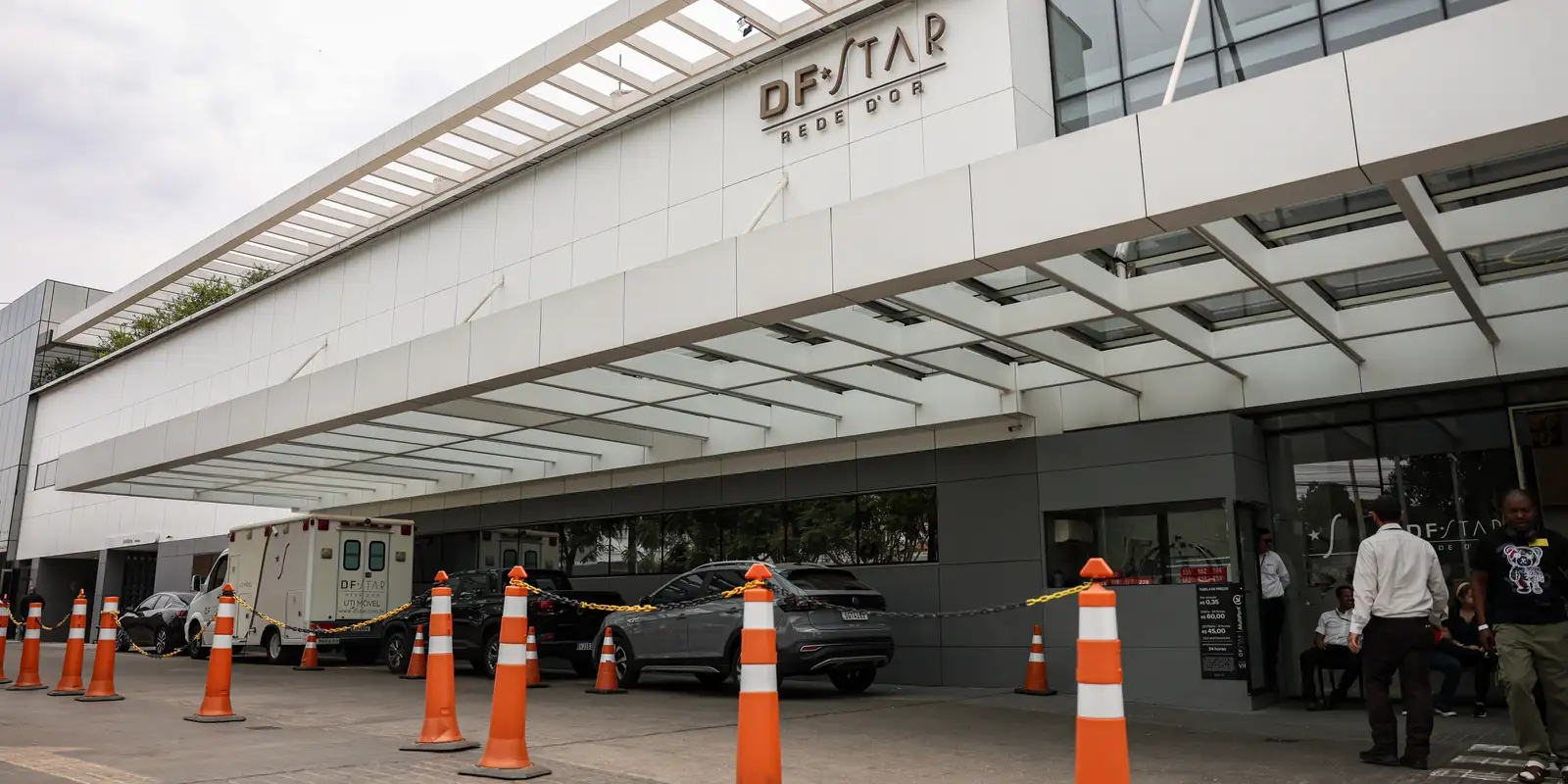 Bolsonaro passa por cirurgia após crise de soluço
