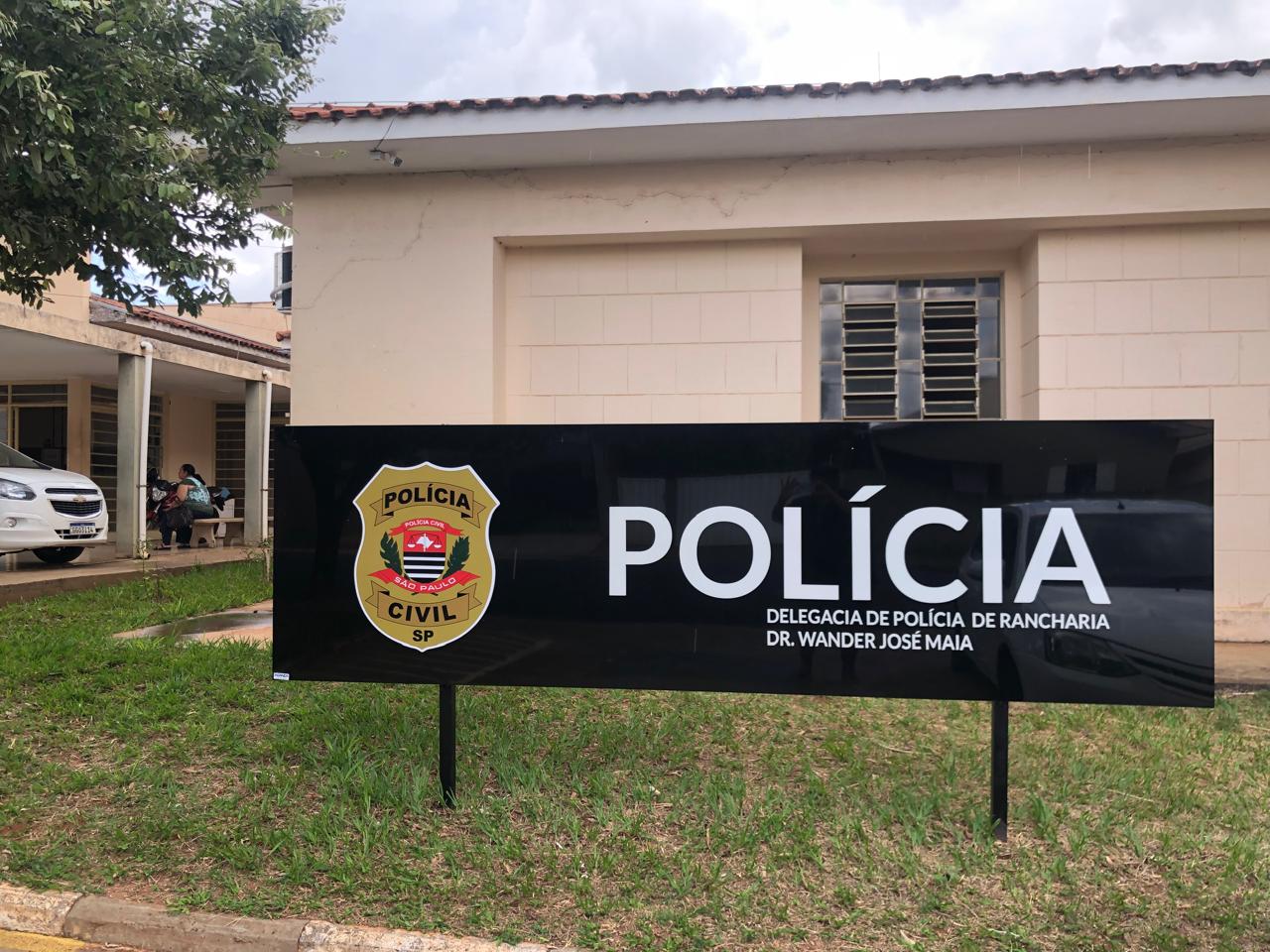 Polícia deve ouvir hoje suspeito pelo apedrejamento do carro da secretária municipal