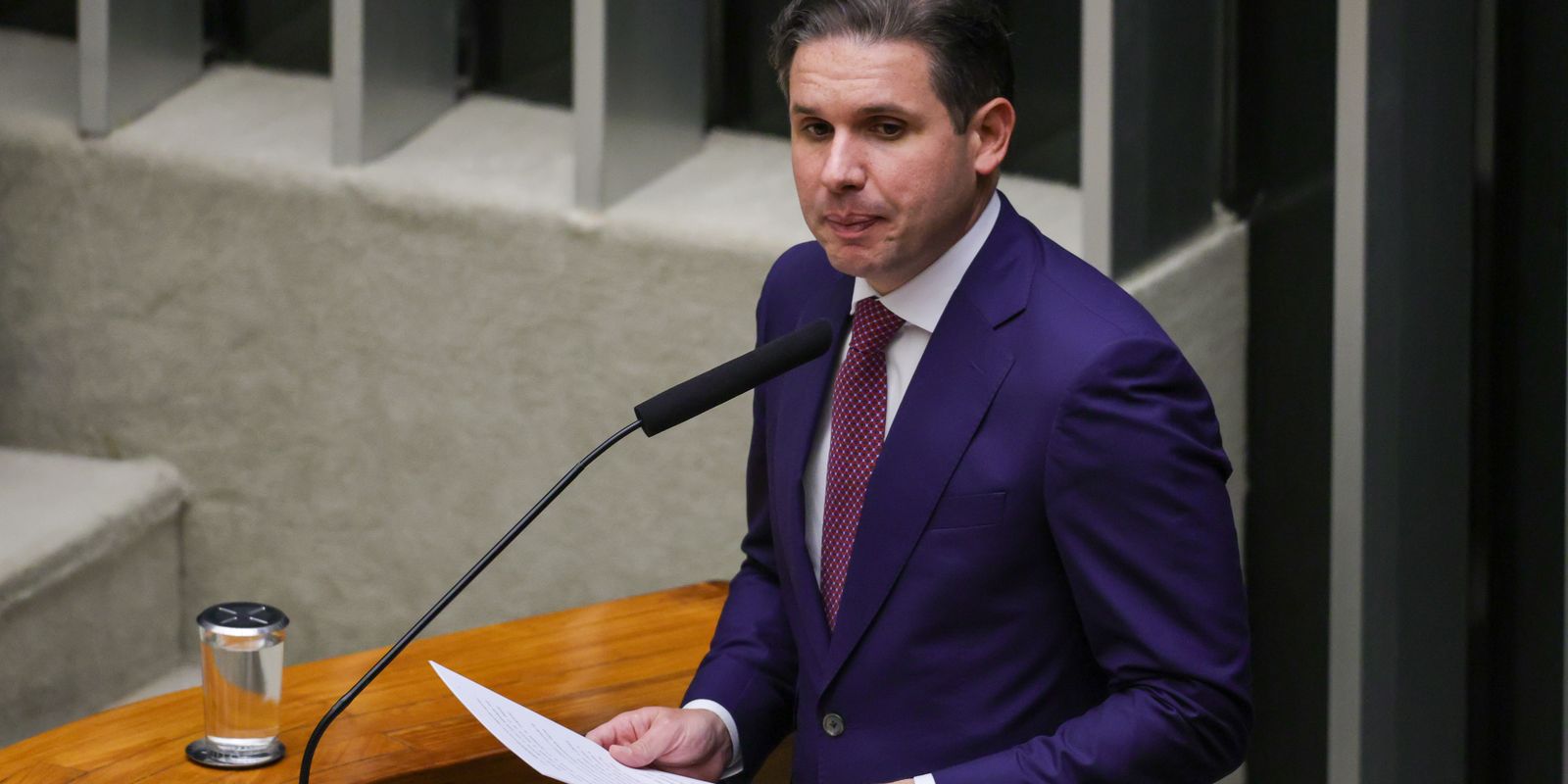 Motta promete avançar sobre escala 6×1 e trabalho por aplicativos