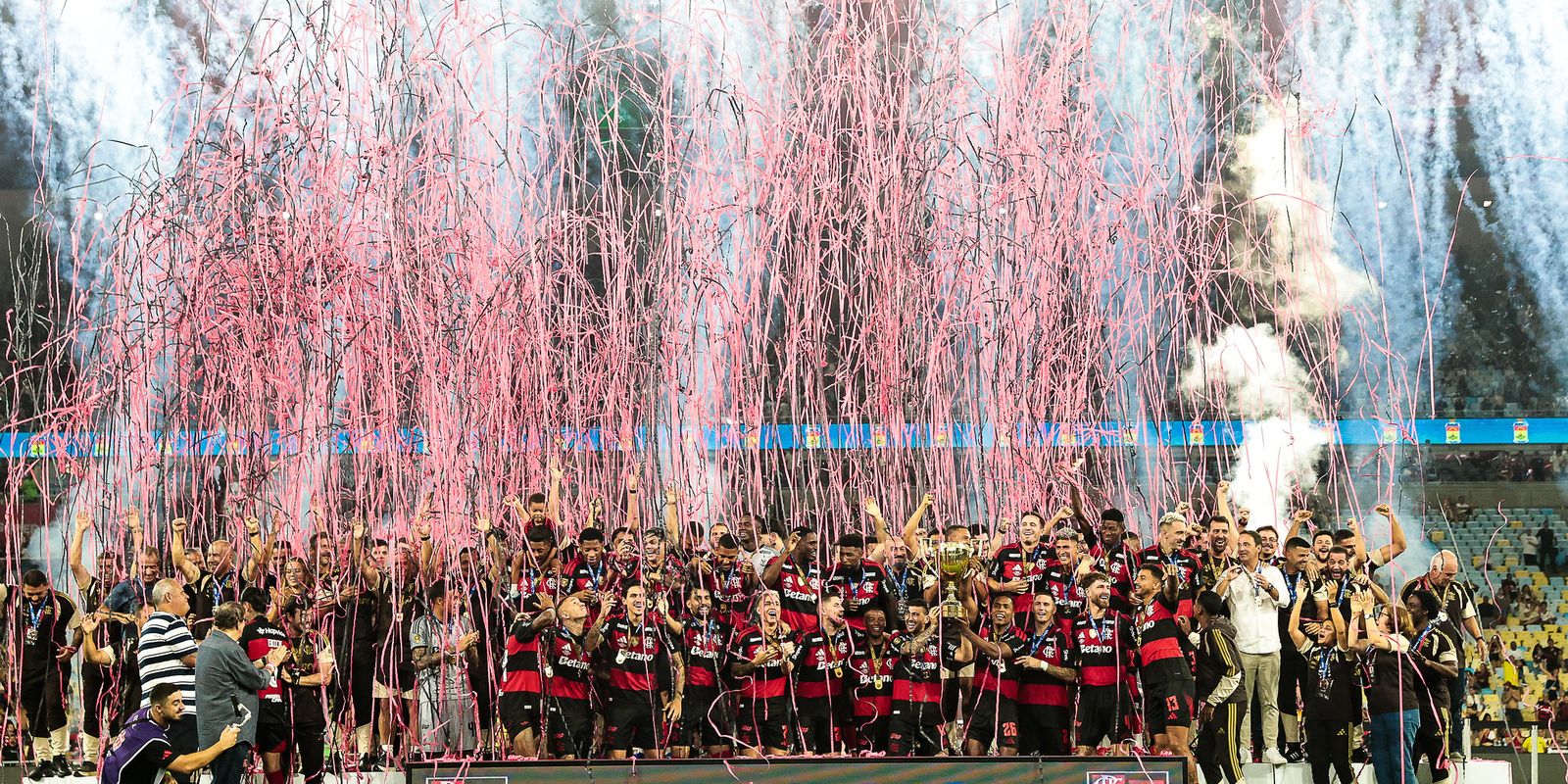 Flamengo vence Fluminense nos pênaltis e fatura tricampeonato carioca