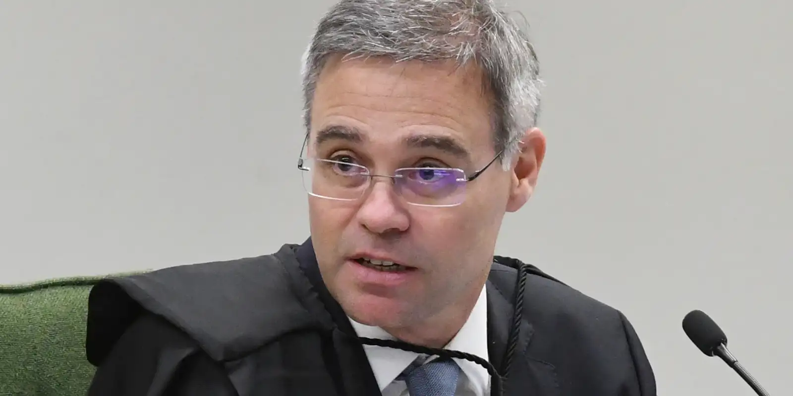 Mendonça diz que juiz não é estrela e deve assumir responsabilidades