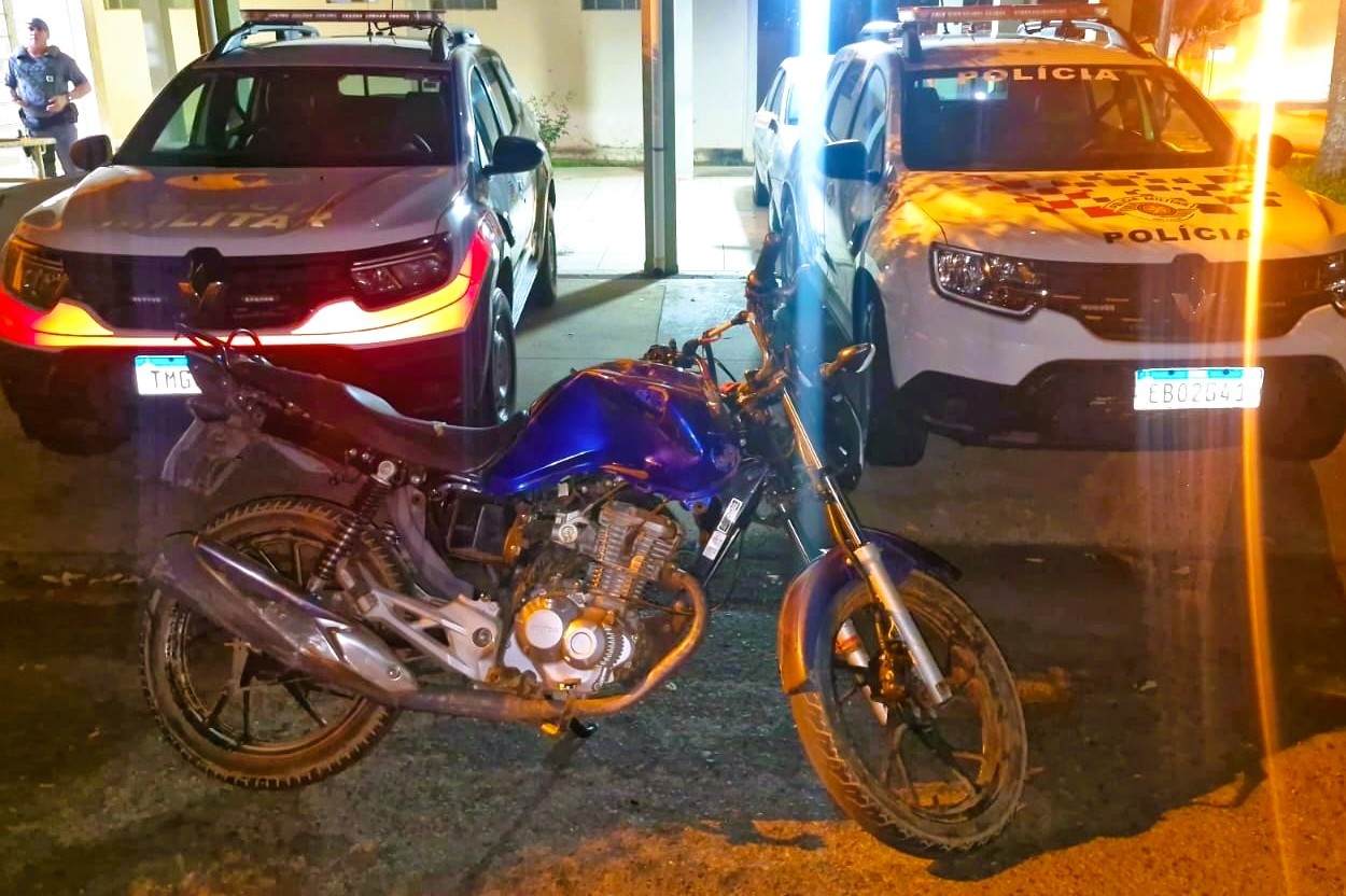 Adolescente é atropelado por motoqueiro e sofre ferimentos graves