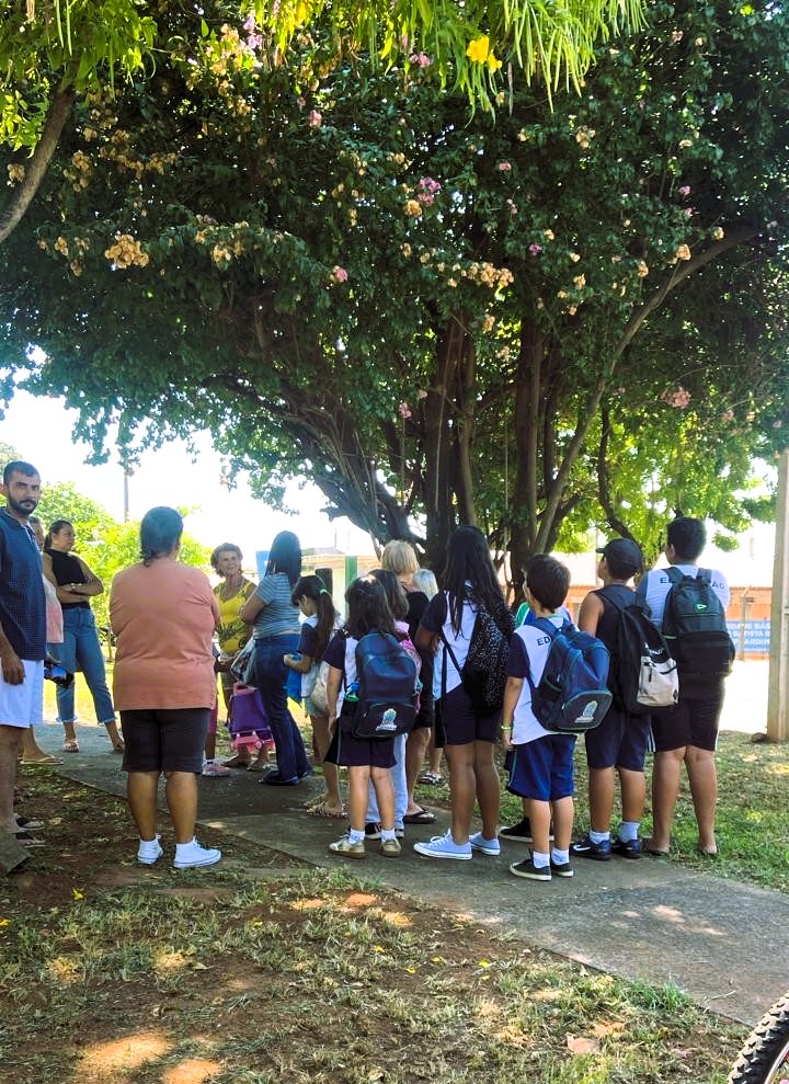 Prefeitura deixa crianças, entre elas duas especiais, há uma semana sem transporte escolar